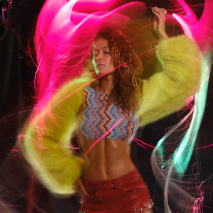 大胸美女网红叫房东修空调啪啪
